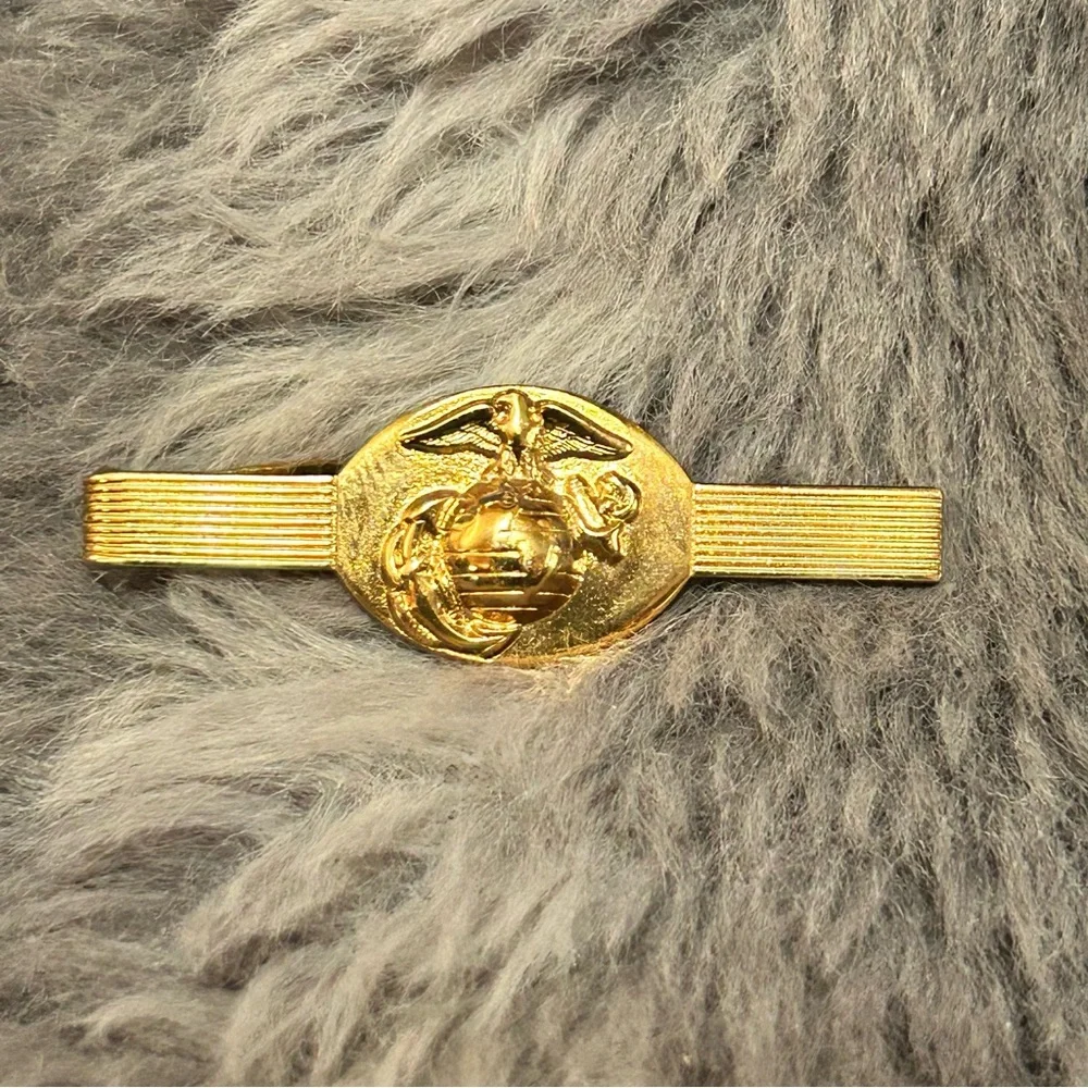 Vintage gold tone USMC alligator tie bar clip